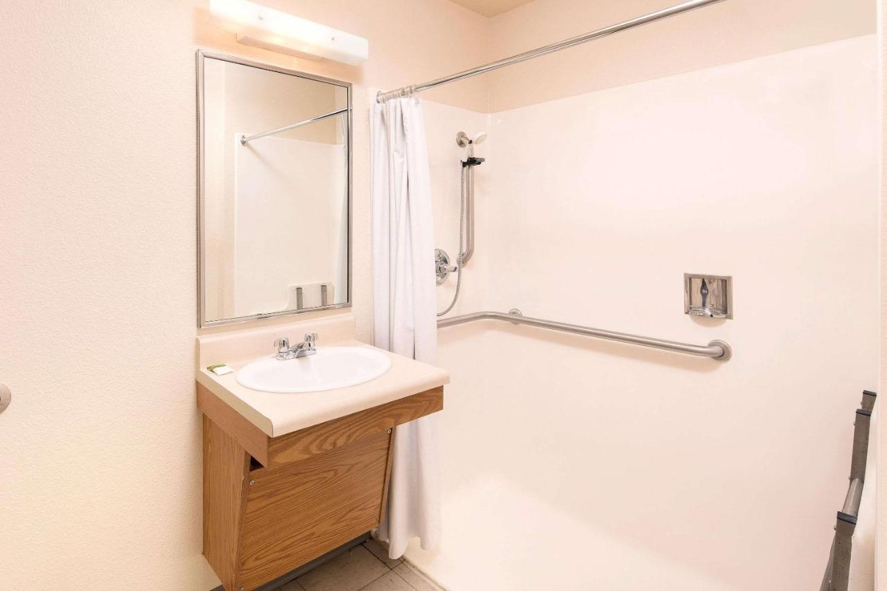 Woodspring Charlotte Hotel 2*